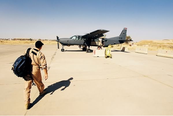 Kerkük – AC-208 Modeli Muharebe Uçağına Giden Iraklı Pilot